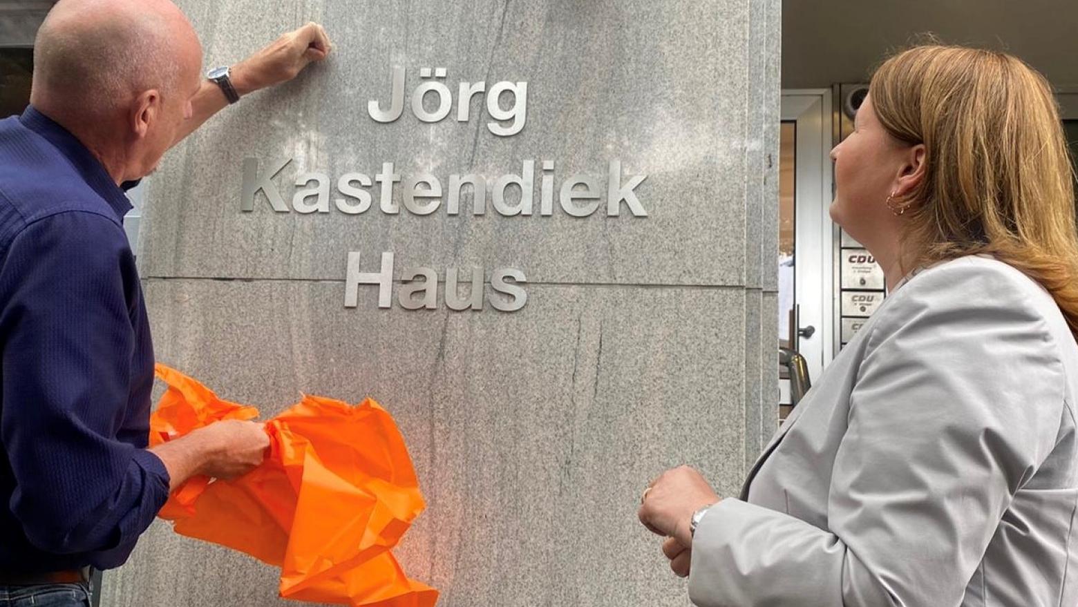 Enthüllung Jörg Kastendiek Haus