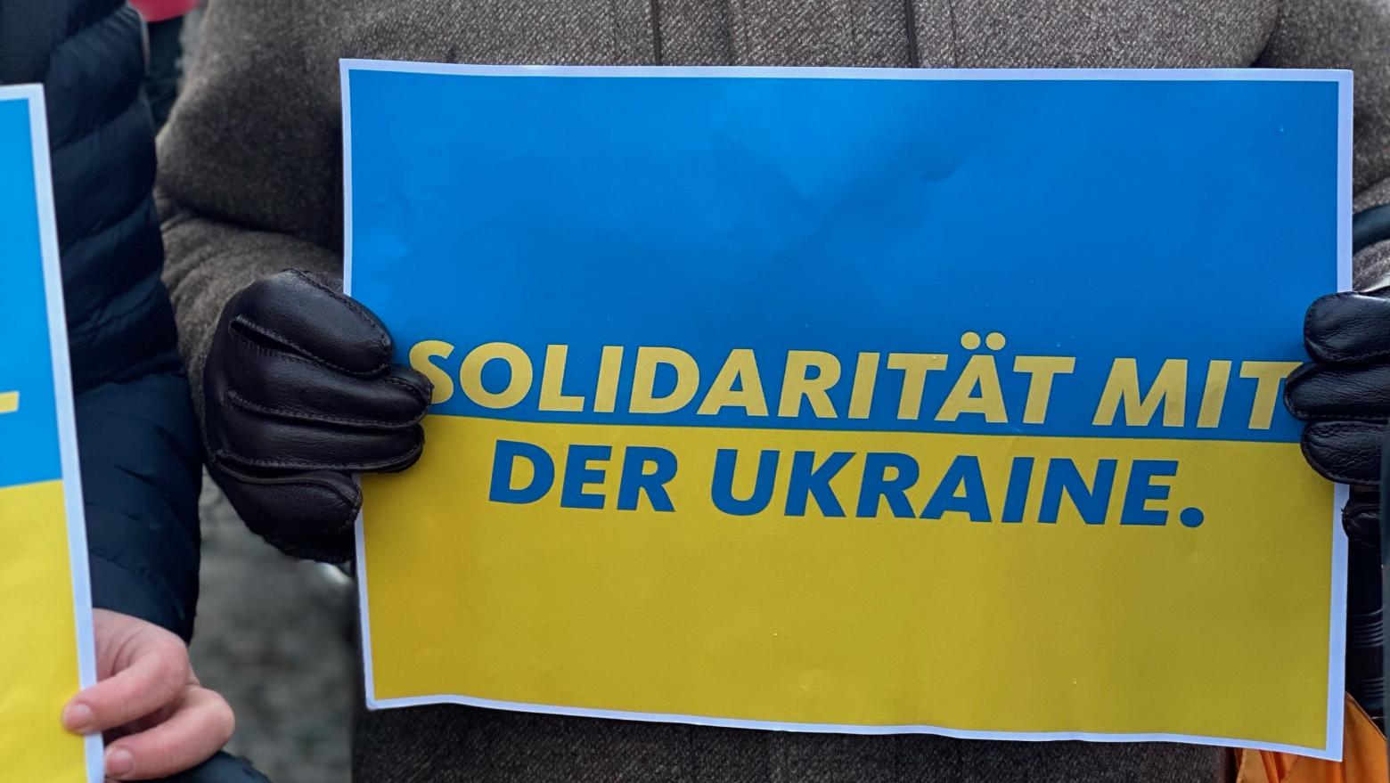 Schild Solidarität mit der Ukraine